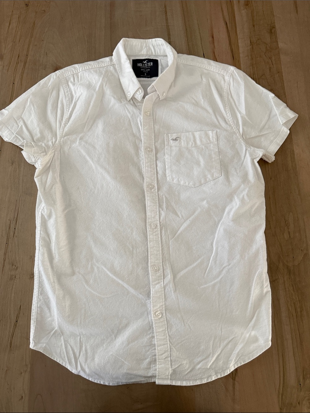 Hollister Men’s White Short-Sleeve Button-Down Shirt